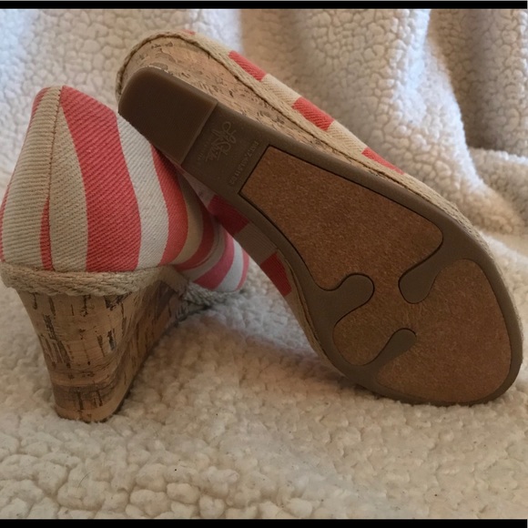 Striped Wedges - Picture 3 of 4